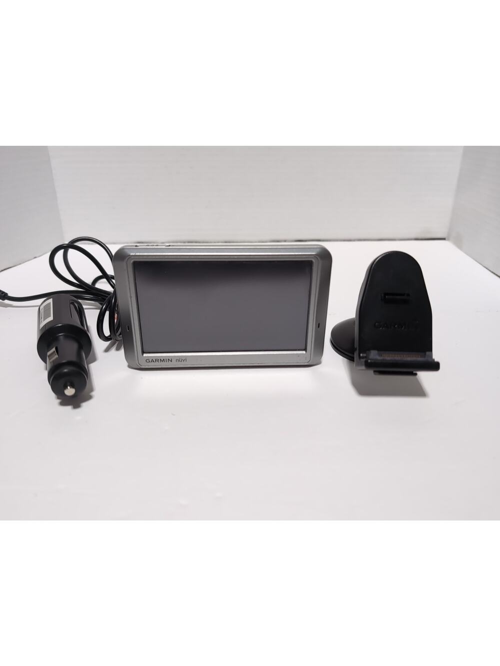 GARMIN NUVI 750 GPS Personal Travel Assistant Bundle with Cradle & Mount Tested
